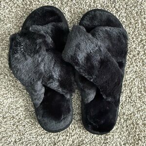 Cozy Black Faux Fur Women's Slippers